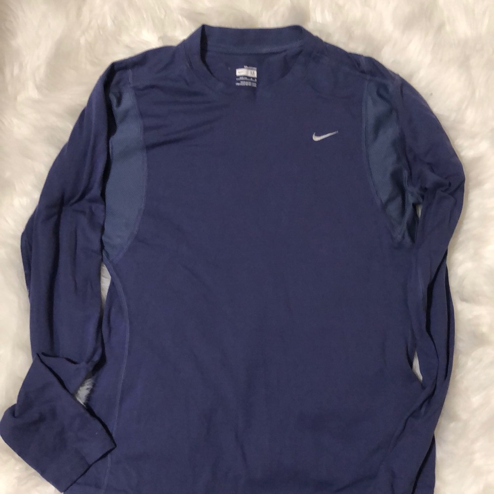 Women’s Nike fitdry medium shirt